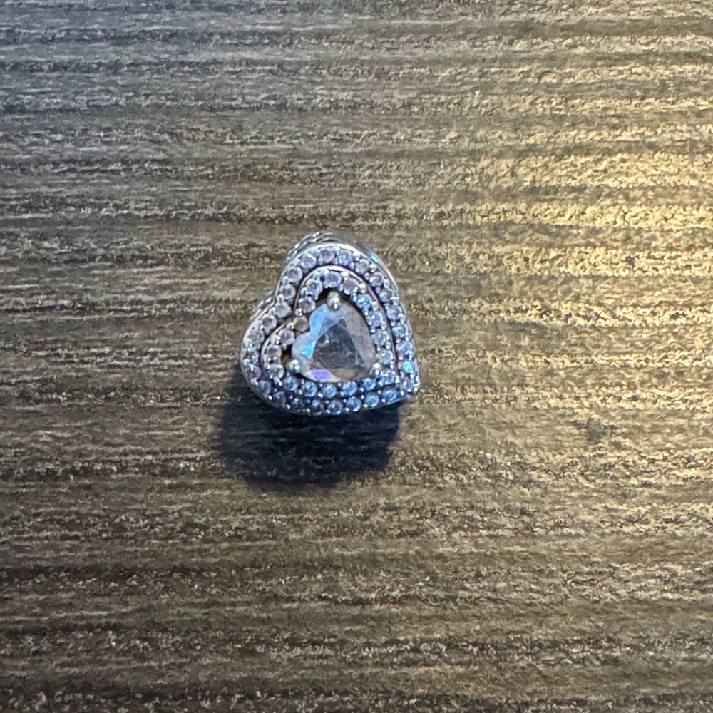Double pave heart
Charm